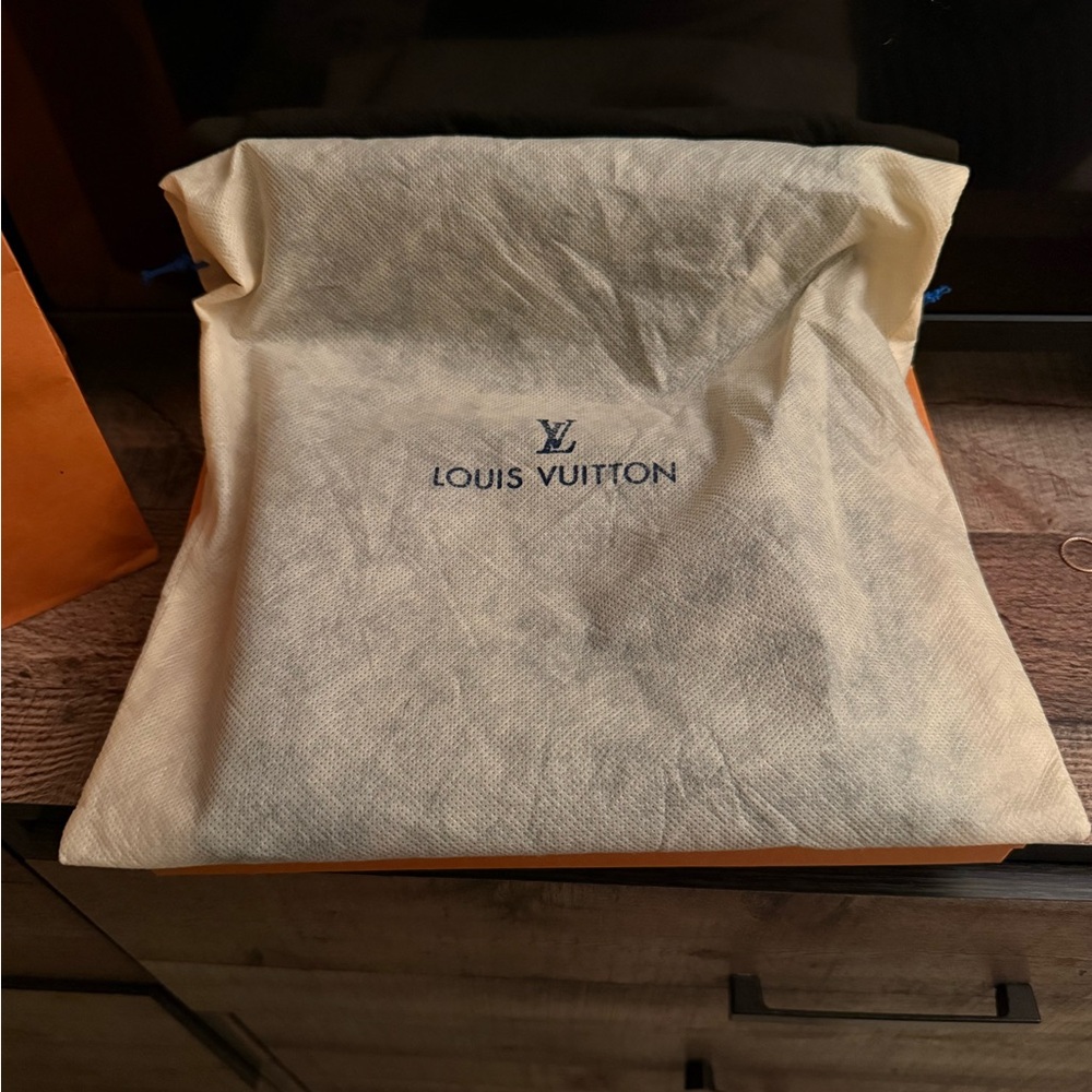 Authentic Louis Vuitton My Manogram eclipse scarf, 100% wool - Picture 3 of 6